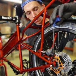 Bleeding a hydraulic disc brake